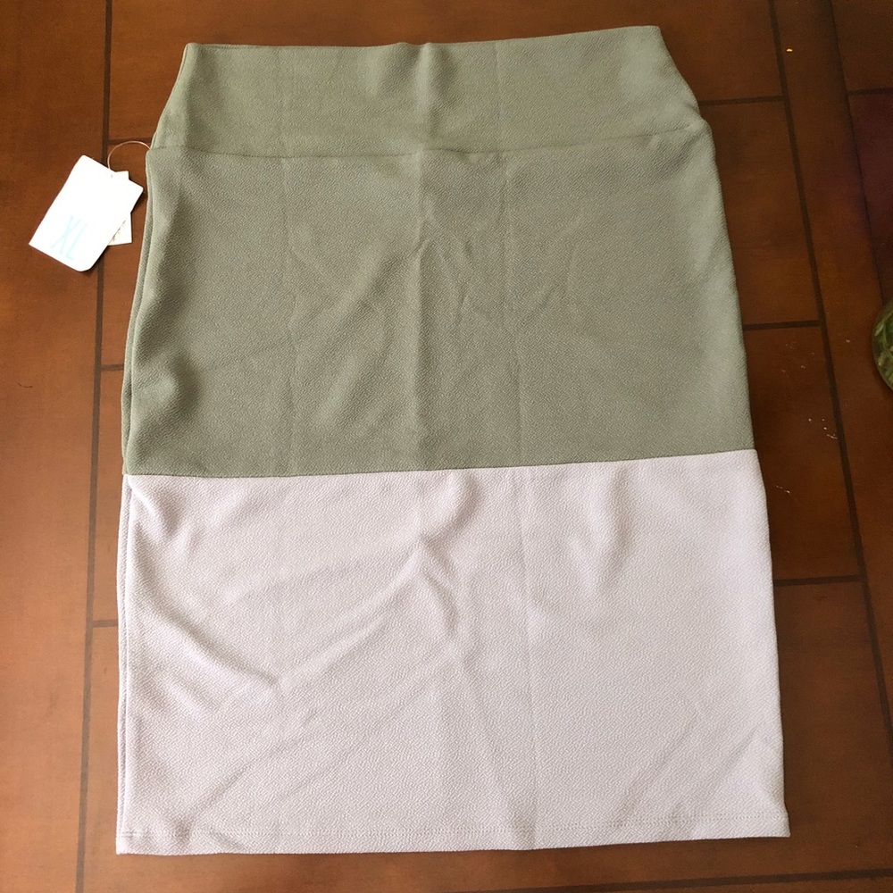 🆕 Lularoe Cassie Pencil Skirt!